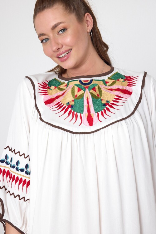 1001 Beyaz Otantik Nakışlı Ponpon Detaylı Viskon Elbise