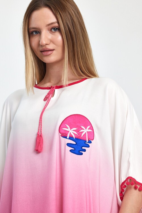 1014 Beyaz Pembe Nakış Detaylı Ponpon Detay Kısa Viskon Elbise