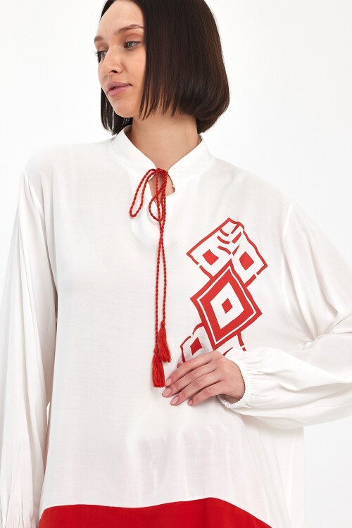 1021 Beyaz Kırmızı Desenli Hakim Yaka Viskon Takım