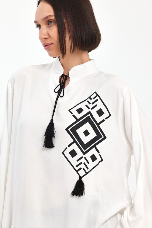 1021 Beyaz Siyah Desenli Hakim Yaka Viskon Takım