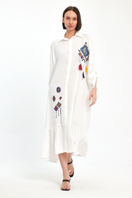 1022 Beyaz Renkli Nakış Detaylı Viskon Gömlek Elbise