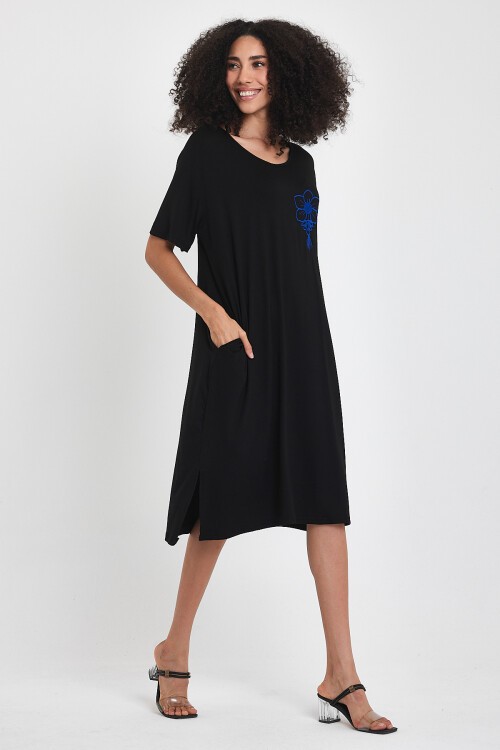 1023 Siyah Altın Nakışlı Sırt ve Cep Detaylı Penye Viskon Elbise