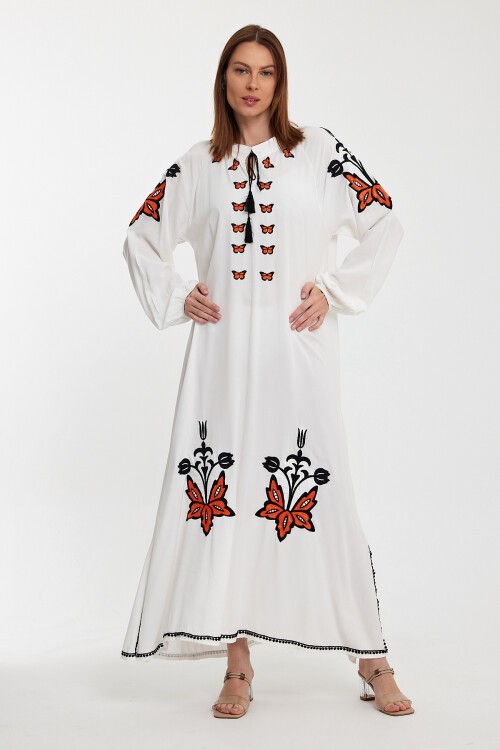 1026 Beyaz Kelebek Nakışlı Hakim Yaka Viskon Elbise