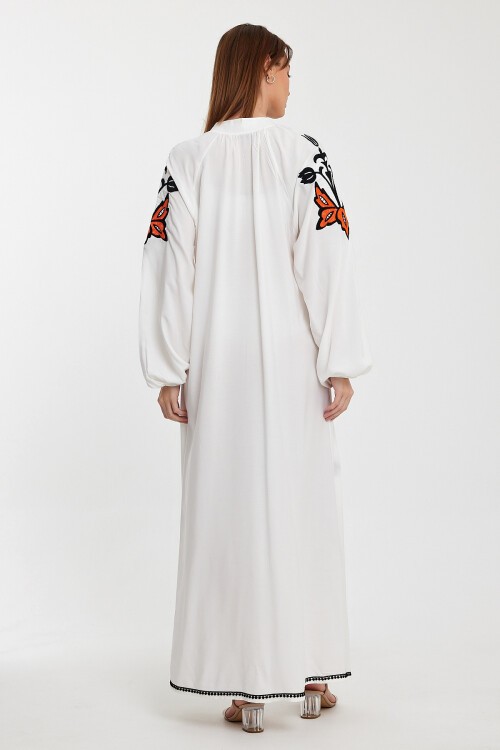 1026 Beyaz Kelebek Nakışlı Hakim Yaka Viskon Elbise