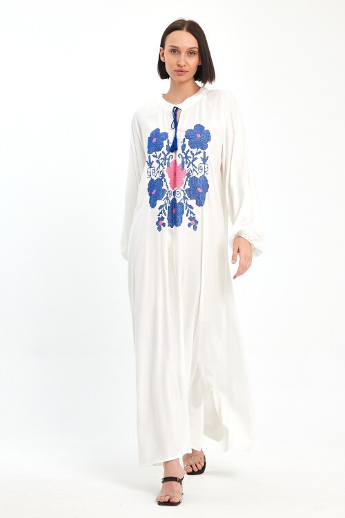 1036 Kadın Yaka Bağcıklı Çiçek Nakış Detaylı Balon Kol Uzun Elbise