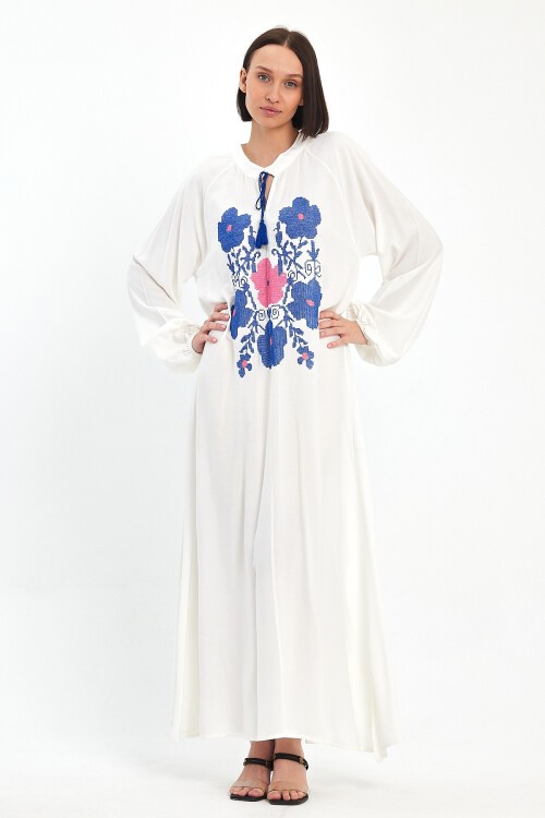 1036 Kadın Yaka Bağcıklı Çiçek Nakış Detaylı Balon Kol Uzun Elbise