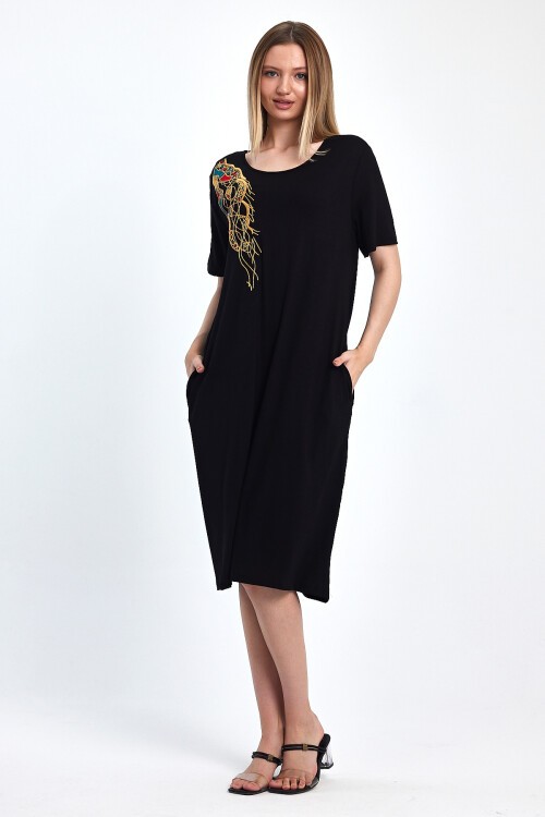 1048 Siyah Altın Nakışlı Cep Detaylı Penye Viskon Elbise