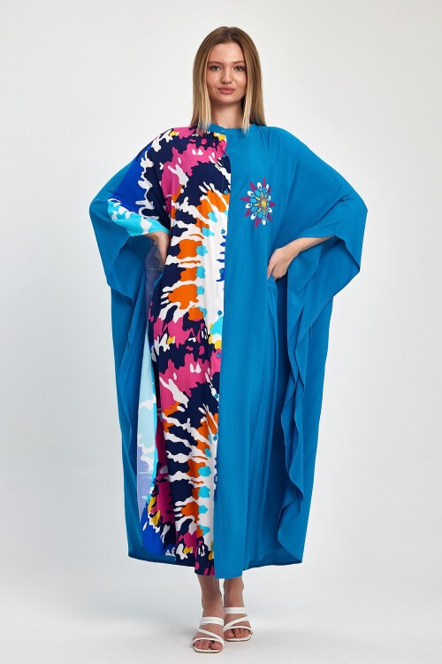 1076 Kadın Hakim Yaka Baskı Ve Nakış Detaylı Cepli Büyük Beden Gömlek Elbise