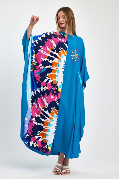 1076 Kadın Hakim Yaka Baskı Ve Nakış Detaylı Cepli Büyük Beden Gömlek Elbise