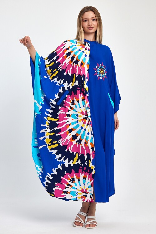 1076 Kadın Hakim Yaka Baskı Ve Nakış Detaylı Cepli Büyük Beden Gömlek Elbise