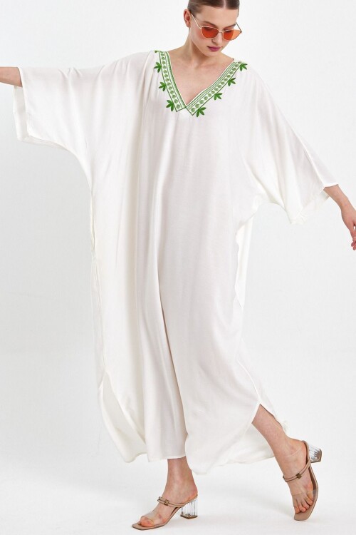 8120 Beyaz Arkada Papağan Desenlı Elbise