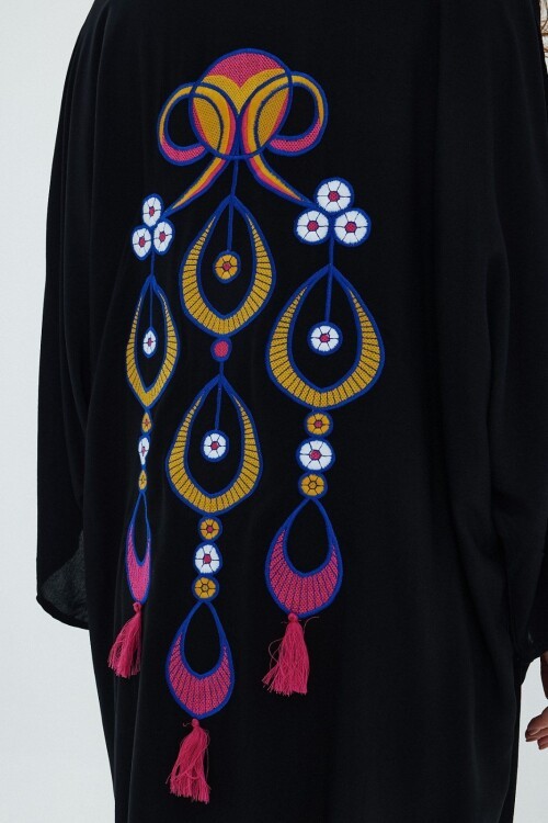 923 Siyah Nakış Detay Büyük Beden Elbise