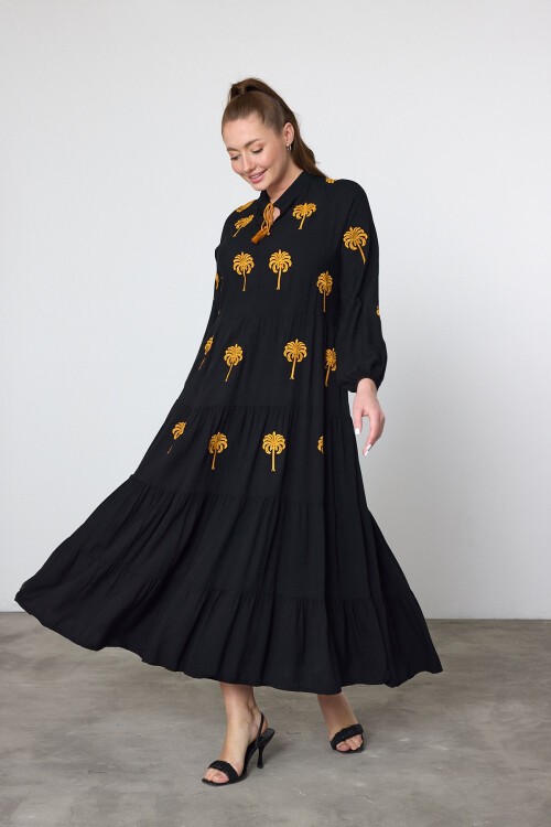 925 Siyah Kadın Bisiklet Yaka Bağcıklı Aplike Detaylı Uzun Viskon Elbise