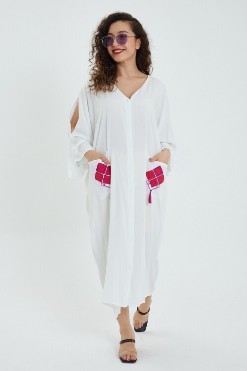 938 Beyaz Kol Dekolte Sırt Nakış Detay Büyük Beden Elbise