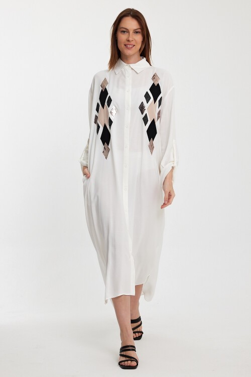 943 Beyaz Kadın Pul İşlemeli Viskon Gömlek Elbise
