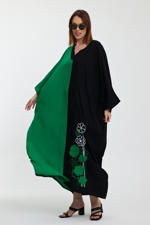 958 Siyah Yeşil V Yaka Büyük Beden Nakış Detaylı Uzun Viskon Elbise