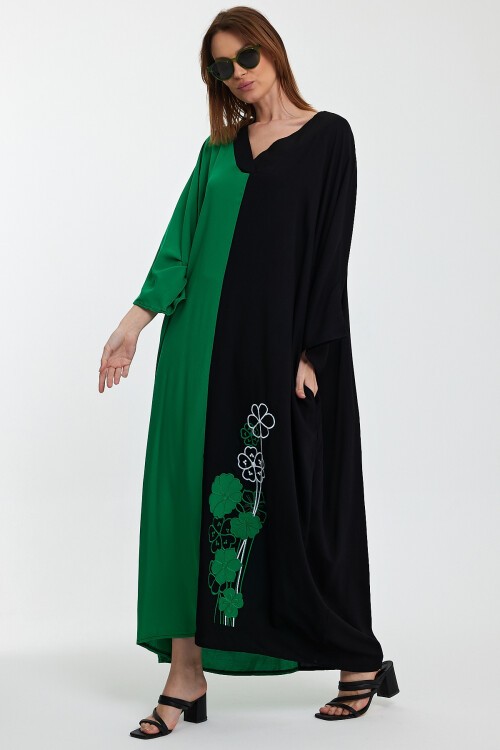 958 Siyah Yeşil V Yaka Büyük Beden Nakış Detaylı Uzun Viskon Elbise