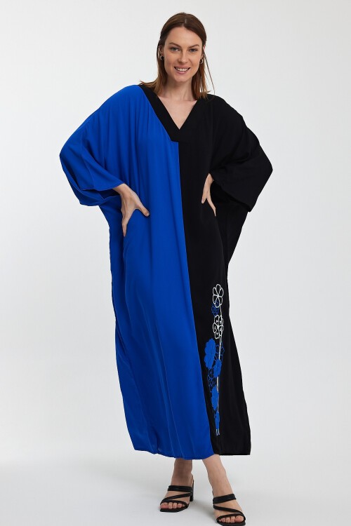 958 Siyah Mavi V Yaka Büyük Beden Nakış Detaylı Uzun Viskon Elbise