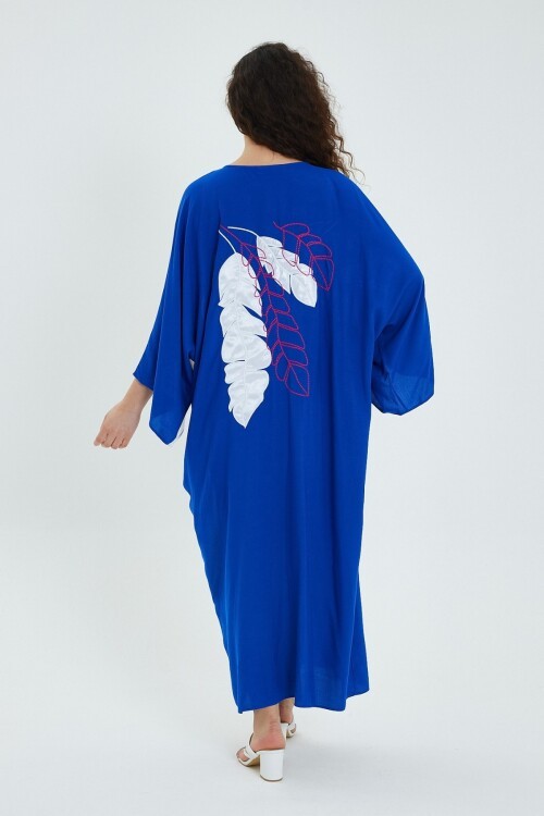 960 Mavi - Beyaz Tüy Nakışlı Gömlek Elbise