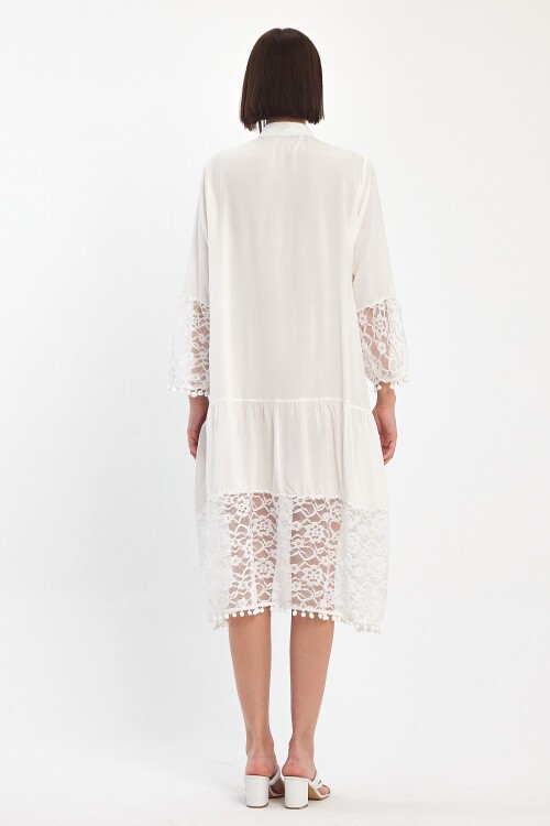 983 Beyaz Hakim Yaka Düğmeli Tül Detaylı Viskon Elbise