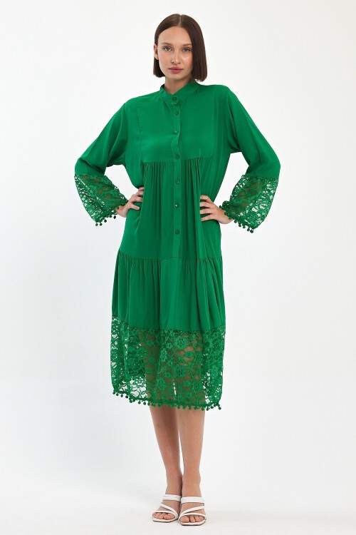 983 Yeşil Hakim Yaka Düğmeli Tül Detaylı Viskon Elbise