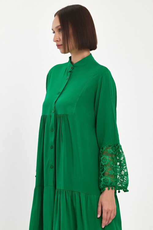 983 Yeşil Hakim Yaka Düğmeli Tül Detaylı Viskon Elbise