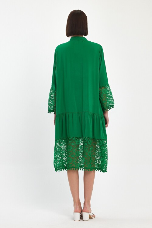 983 Yeşil Hakim Yaka Düğmeli Tül Detaylı Viskon Elbise