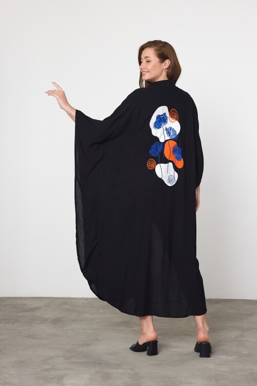 993 Siyah Beyaz Çiçek Nakışlı Büyük Beden Gömlek Elbise