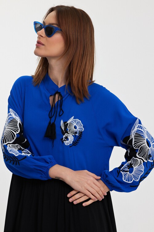 996 Kadın Kolları Nakış İşlemeli Yaka Bağcıklı Uzun Tesettür Elbise