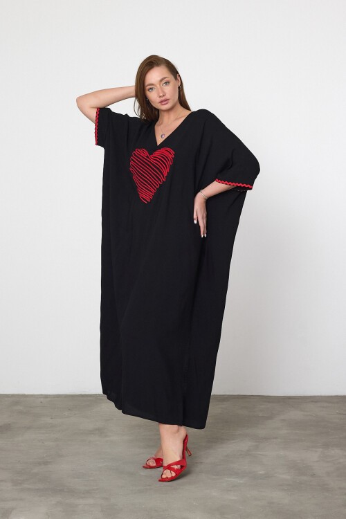 V034 Siyah Kadın V Yaka Kalp Nakış Detaylı Büyük Beden Elbise