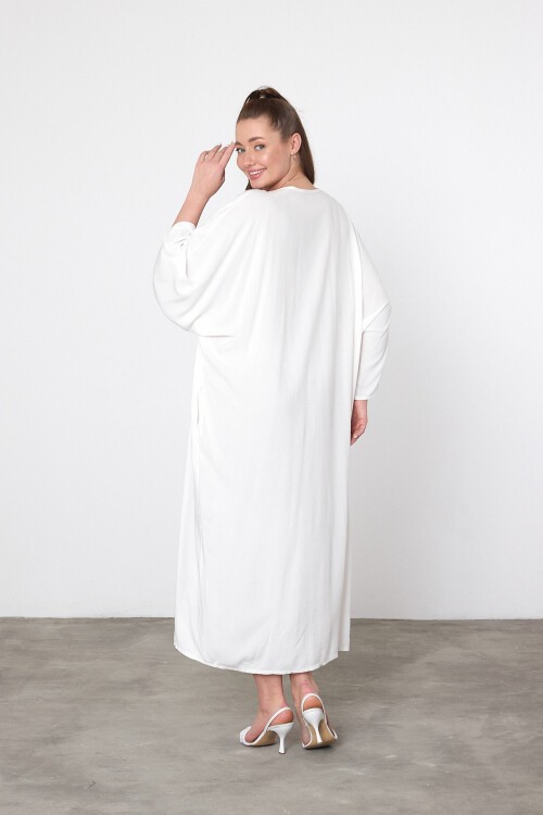 V048 Beyaz Kadın V Yaka Kelebek Nakış Detaylı Büyük Beden Gömlek Elbise