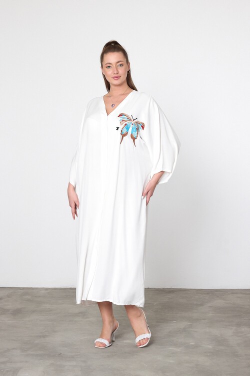 V048 Beyaz Kadın V Yaka Kelebek Nakış Detaylı Büyük Beden Gömlek Elbise
