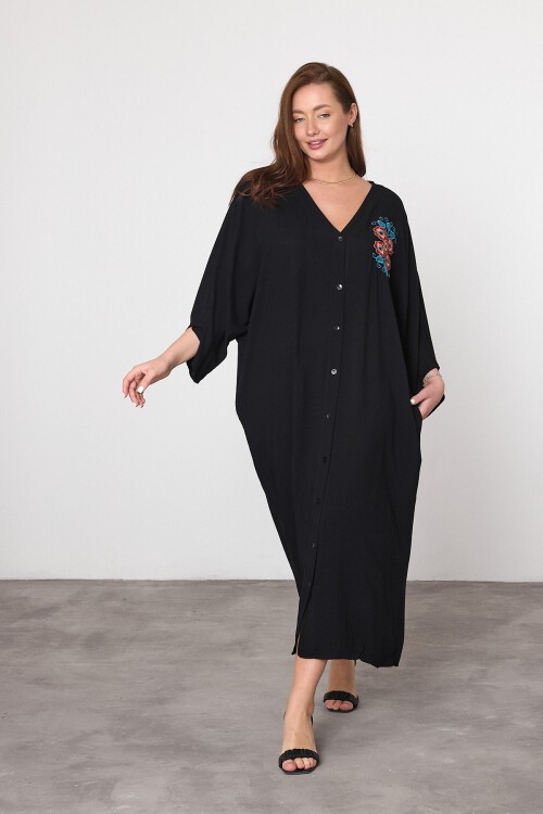V038 Siyah Çiçek Nakışlı Büyük Beden Gömlek Elbise