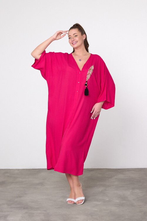 V039 Fuşya Kuş Tüyü Nakış Püskül Detaylı Büyük Beden Gömlek Elbise