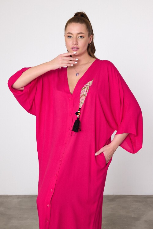 V039 Fuşya Kuş Tüyü Nakış Püskül Detaylı Büyük Beden Gömlek Elbise