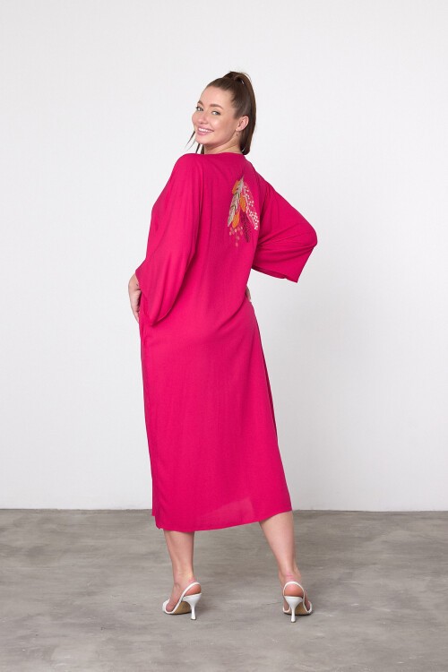V039 Fuşya Kuş Tüyü Nakış Püskül Detaylı Büyük Beden Gömlek Elbise
