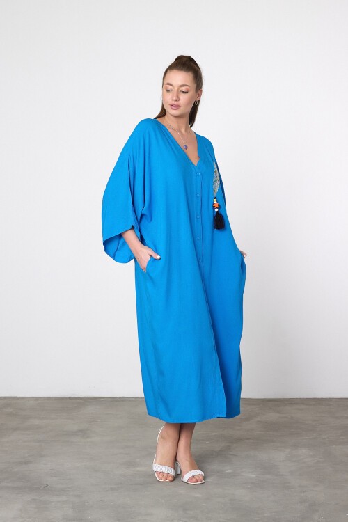 V039 Mavi Kuş Tüyü Nakış Püskül Detaylı Büyük Beden Gömlek Elbise