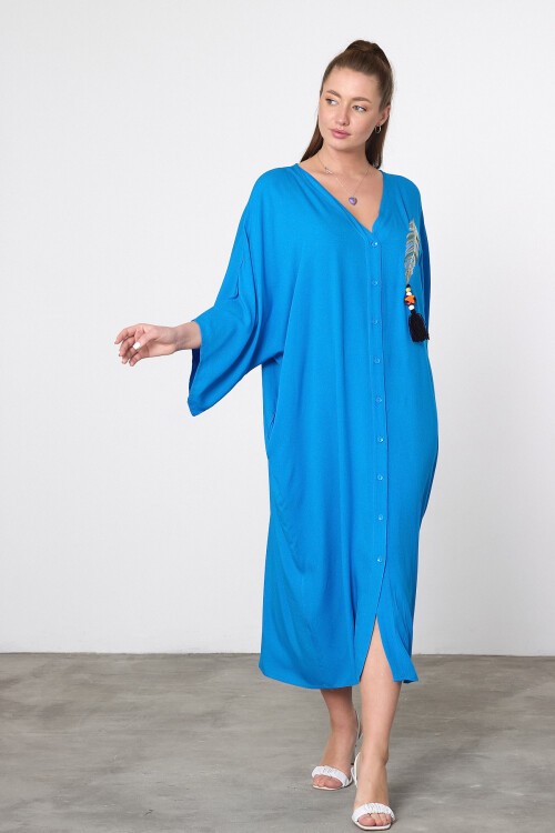 V039 Mavi Kuş Tüyü Nakış Püskül Detaylı Büyük Beden Gömlek Elbise