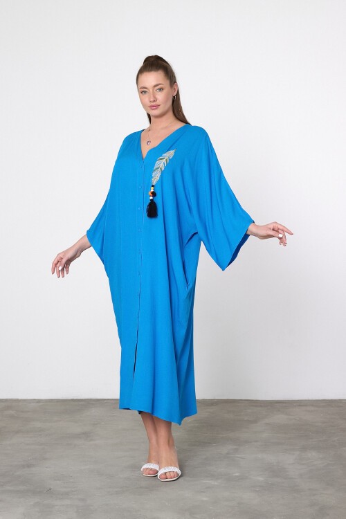 V039 Mavi Kuş Tüyü Nakış Püskül Detaylı Büyük Beden Gömlek Elbise