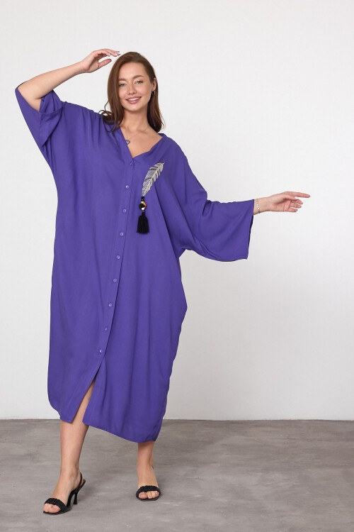 V039 Mor Kuş Tüyü Nakış Püskül Detaylı Büyük Beden Gömlek Elbise
