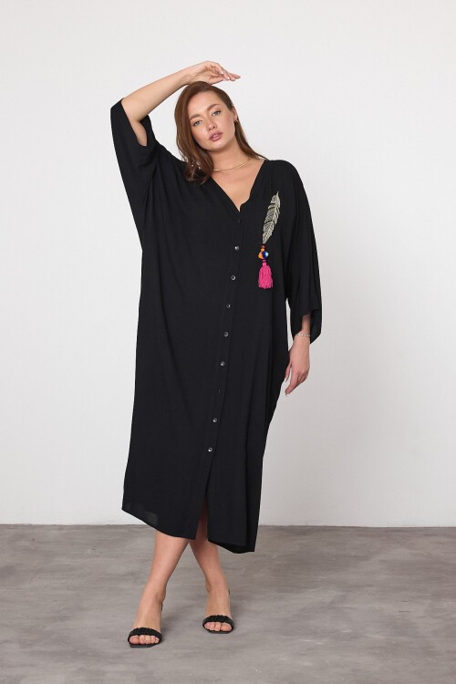 V039 Siyah Kuş Tüyü Nakış Püskül Detaylı Büyük Beden Gömlek Elbise