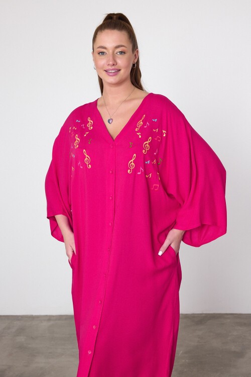 V040 Fuşya Kadın V Yaka Mini Nota Nakışlı Büyük Beden Gömlek Elbise