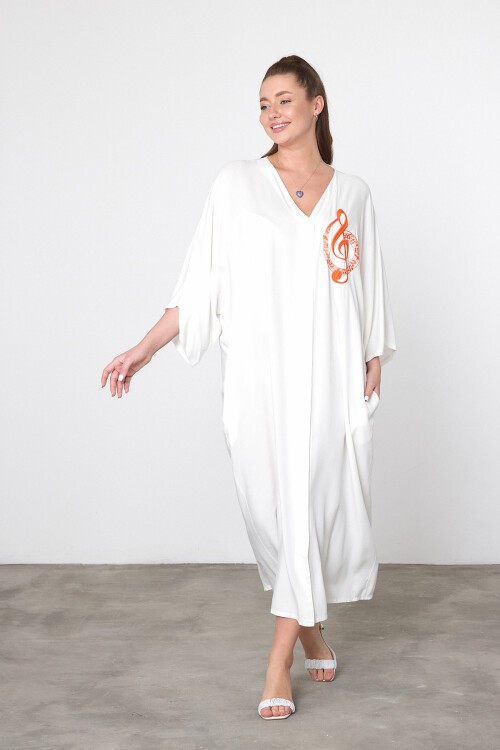 V050 Beyaz  Kadın V Yaka Düğme Kapalı Nota Nakış Detalı Büyük Beden Gömlek Elbise