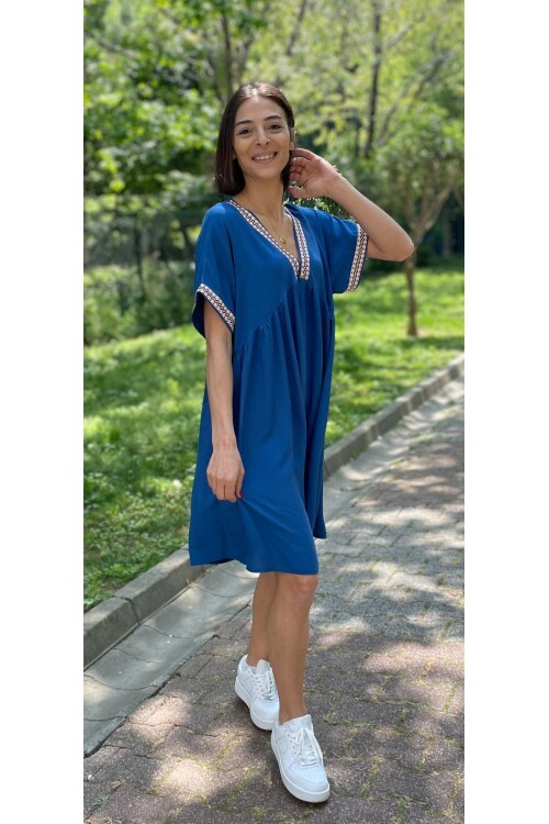 V072 Kadın V Yaka Brodeli Kısa Viskon Elbise