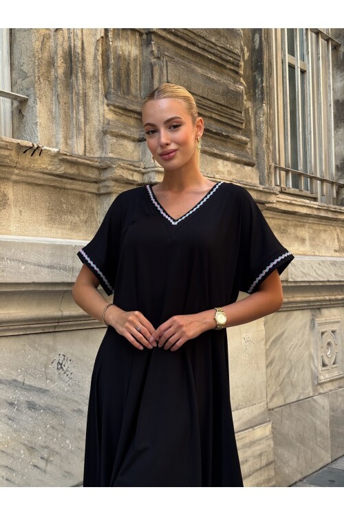 V082 Siyah Biye Detaylı Asimetrik Penye Viskon Elbise