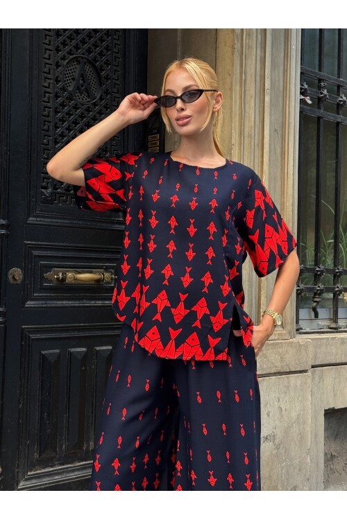 V201 Lacivert Kırmızı Balık Desenli Kısa Kol Bluz Pantolon Takım