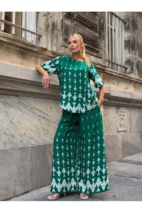 V201 Zümrüt Yeşil Balık Desenli Kısa Kol Bluz Pantolon Takım