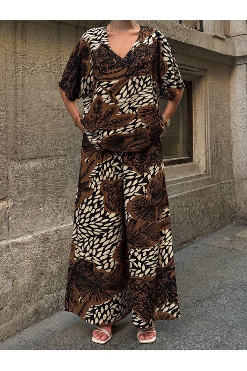 V205 Kahve Floral Desen Kısa Kol Bluz Pantolon Takım
