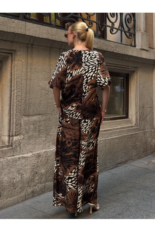 V205 Kahve Floral Desen Kısa Kol Bluz Pantolon Takım