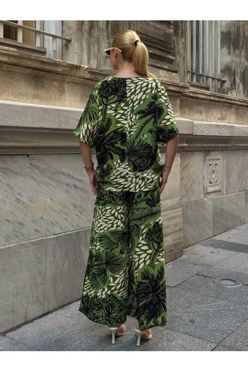 V205 Yeşil Floral Desen Kısa Kol Bluz Pantolon Takım